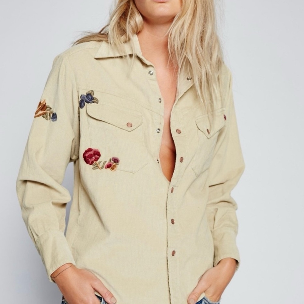 FREE PEOPLE Harley Tan Corduroy Embroidered Snap Down Shirt - XS
Retail $128